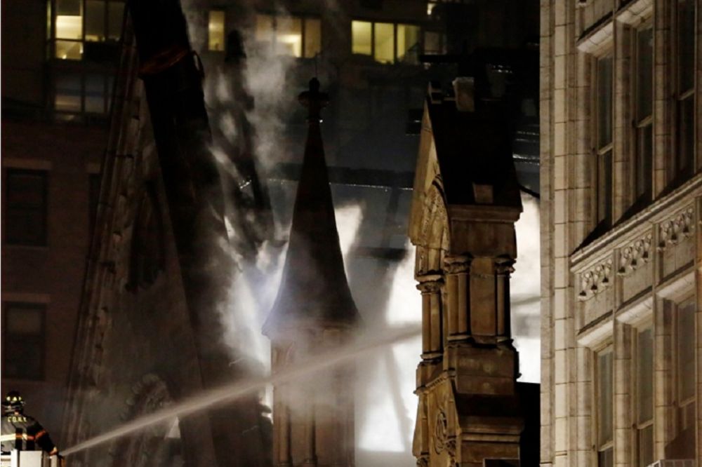 Nismo paranoični, ali ovo je previše: Ko je zapalio 4 pravoslavne crkve, i to na Vaskrs? (VIDEO) (FOTO)