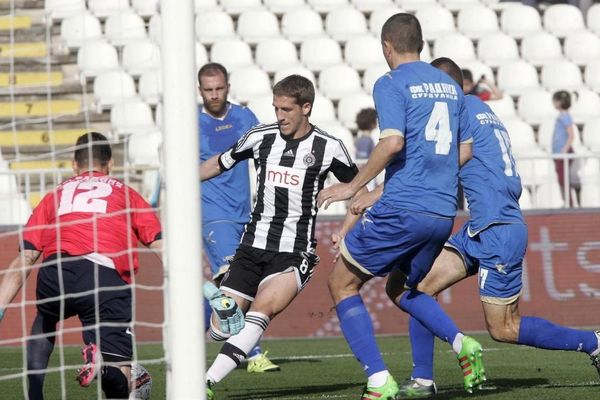 Navijači u čudu: Paprene cene karata za meč Radnika i Partizana! (FOTO)