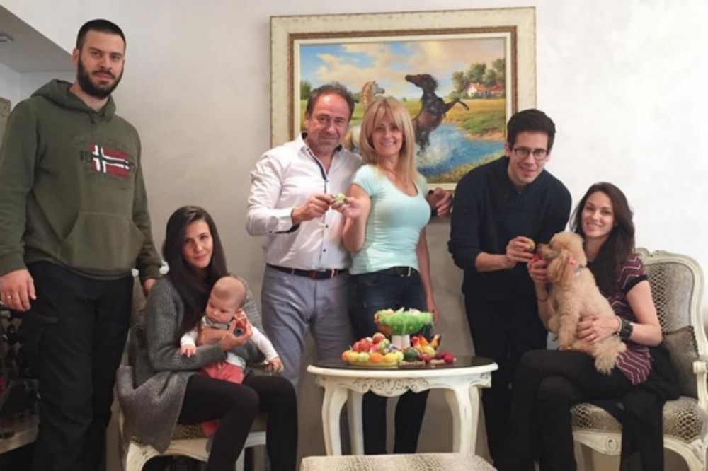 Ova beba najveći car među Rokvićima! Možete da ne volite Nikolu, Bojanu i Marinka, ali ne i nju! (FOTO)