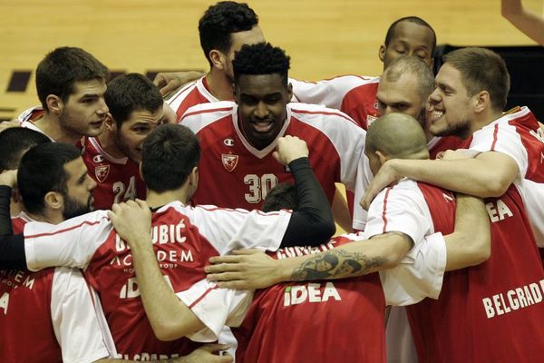 Pesma i ples crveno-belih: Ovako je izgledalo slavlje Zvezde nakon osvajanja ABA lige! (VIDEO)