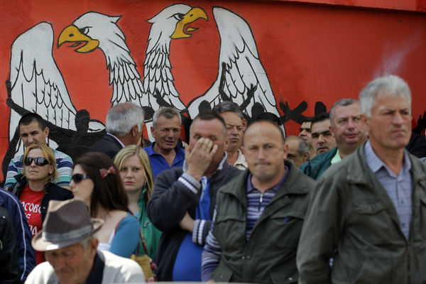 Zagreb ovo još nije video: Mladi Hrvat ispisivao četničke grafite!