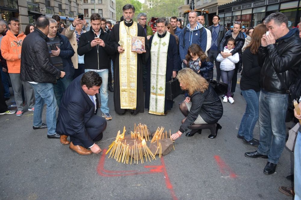 Srbi održali opelo u Njujorku: Sagradićemo crkvu opet! (FOTO)