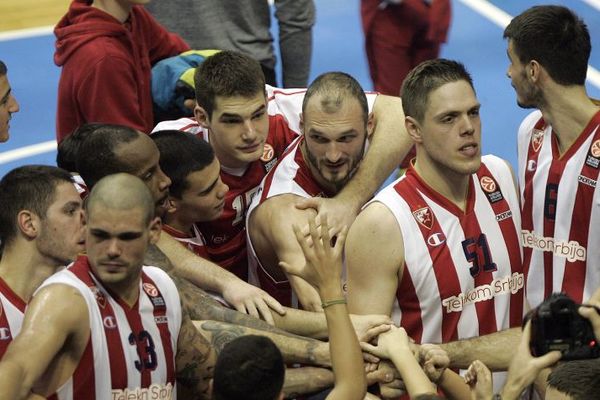 Tompus, vino i muzika na uvce u kafani! Tako je trofej ABA lige proslavio Zvezdin Amerikanac! (FOTO)