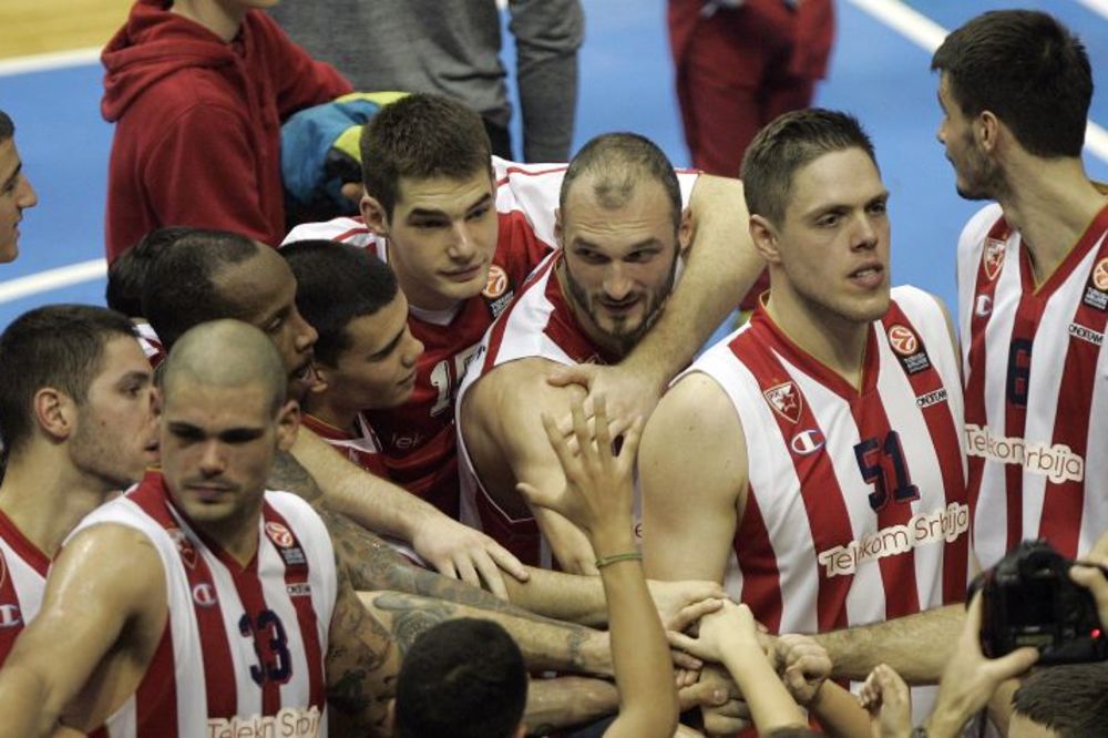 Tompus, vino i muzika na uvce u kafani! Tako je trofej ABA lige proslavio Zvezdin Amerikanac! (FOTO)