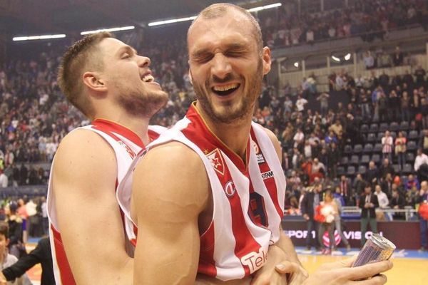 Nekad se pevalo: Ukrao si trofej Simone! Sada Delije imaju drugačiju pesmu! (VIDEO)