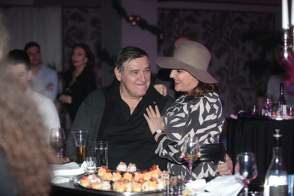 Pa ovo je hit! Pogledajte kako Mrka i Bekuta pokušavaju da naprave selfi! (FOTO) (VIDEO)