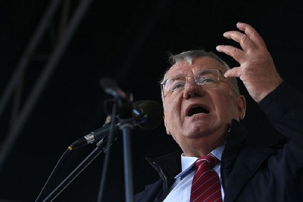 Napadao je, pretio, palio i želeo rat! Kako je Šešelj od budale postao poznata faca?