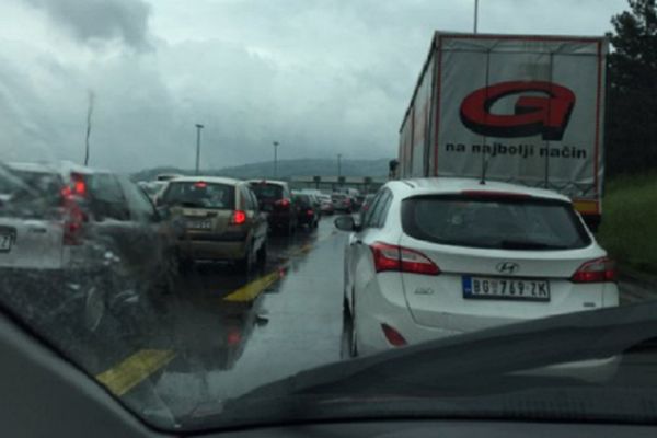 Haos na Bubanj potoku: A pravi pakao tek sledi! (FOTO)