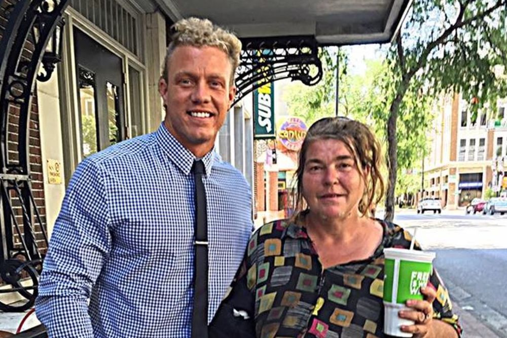 Svake nedelje davao je novac beskućnici: Kada je video na šta ga troši, ostao je u šoku! (FOTO)