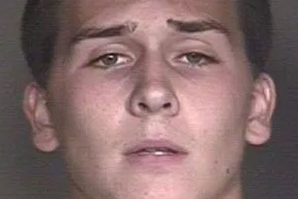 Srednjoškolac optužen po 69 tačaka zbog šale na fotografiji: Šta mislite da li su preterali? (FOTO) (VIDEO)