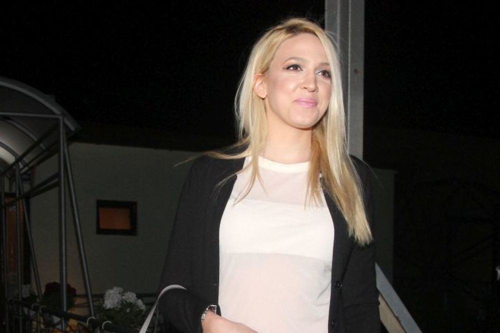 Milica Todorović se izblamirala kao nikad u životu: Da li će posle ovoga smeti na scenu? (VIDEO)