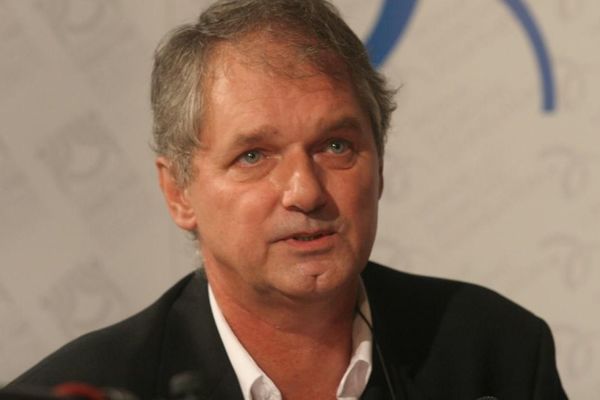 Pošle žene da farbaju jaja... 9 neuništivih provala zbog kojih će Manda uvek biti legenda! (VIDEO)