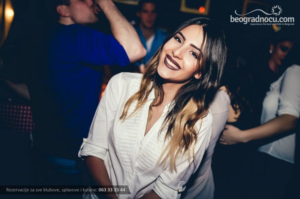 Da li joj je ikad dosta? Anastasija lumpovala u kafani do sitnih sati! (FOTO)