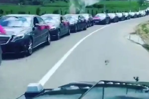 Opa bato: Ovo se dešava kada se na Kavkazu krene po mladu (VIDEO)