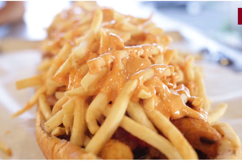 Ko preživi pričaće: Kako se pravi mega masni sendvič od 4,5 kilograma? (VIDEO)