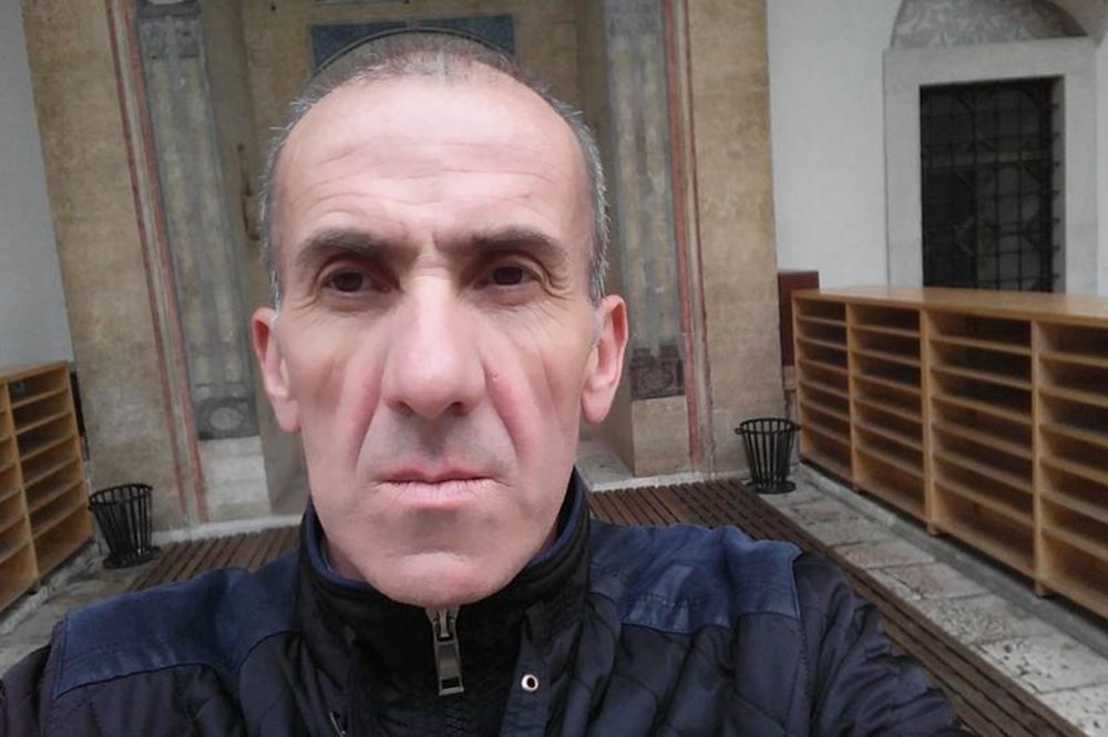 Bosanski profesor divljao po učionici i milovao devojčicu: I ovo mu nije prvi incident (FOTO)