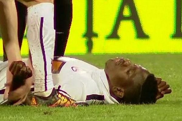 Neviđena tragedija u Rumuniji: Fudbaler doživeo srčani udar na terenu! (VIDEO)