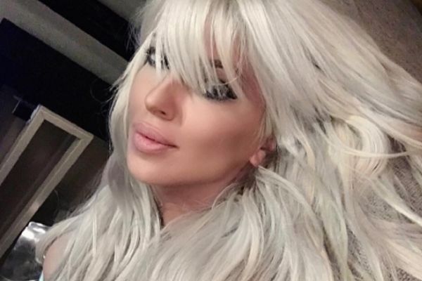 Od nje zastaje dah: Jelena Karleuša pokazala dekolte i novi imidž! (FOTO)