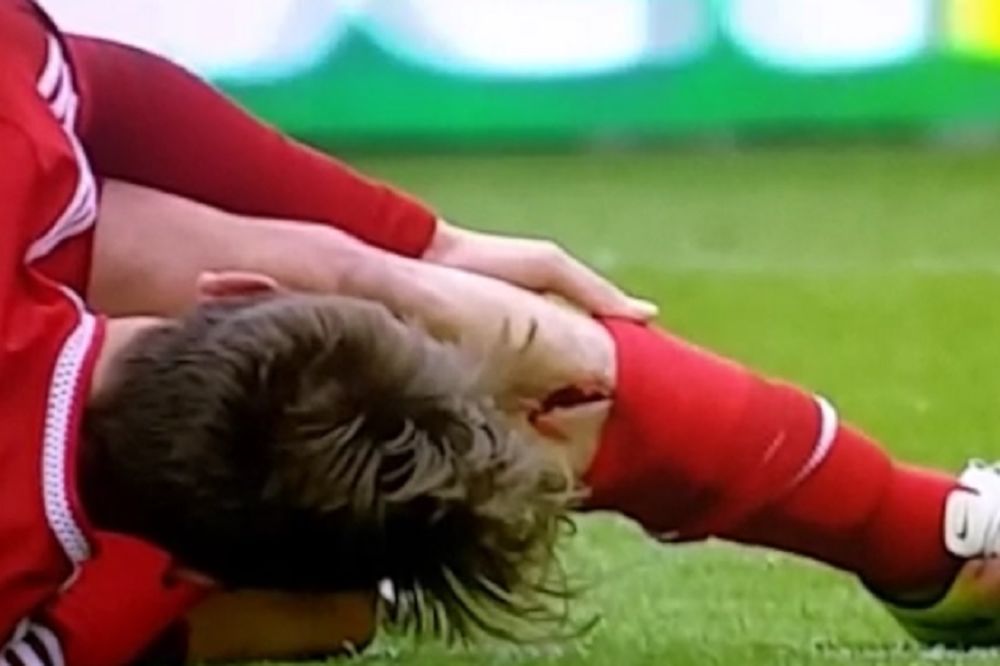 Za zatvor: Posle mesarskog starta reprezentativac Urugvaja zaradio tešku povredu! (VIDEO)