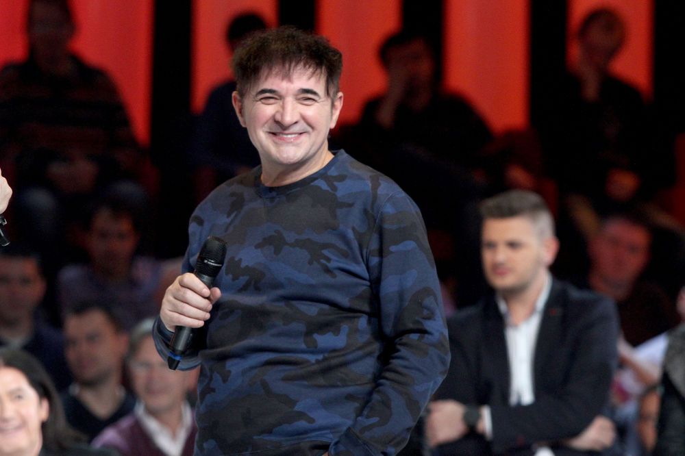 Umrećete od smeha! Pogledajte kako je izgledao Mitar Mirić dok je furao minival! (FOTO)