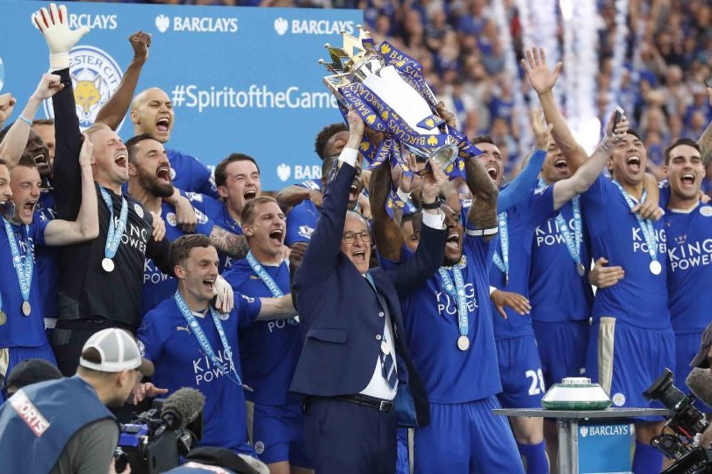 Šampionski pehar je Lesterov: Ni promašeni penal Vardija nije pokvario slavljeničku žurku! (FOTO) (VIDEO)