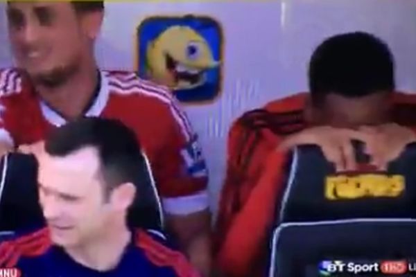 Van Gal žešće ispalio Januzaja i nasmejao Marsijala do suza! (VIDEO)