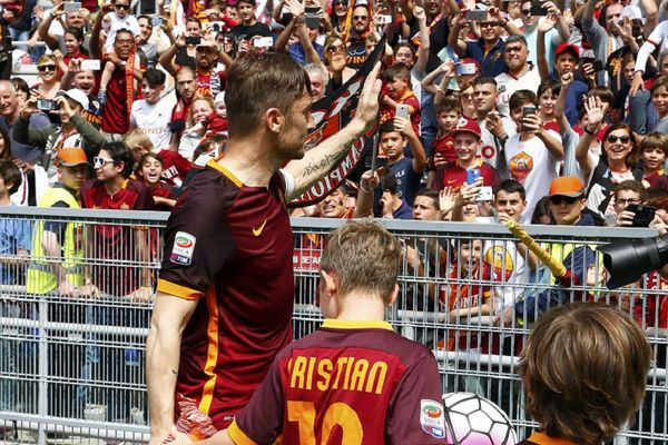 Princ Rima pisao istoriju i oduševio navijače Rome možda i poslednji put na Olimpiku! (VIDEO)