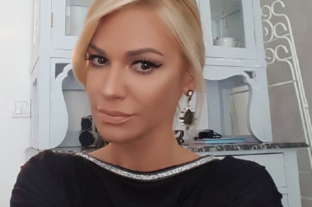 Pljunute! Nataša Bekvalac preslikana majka! (FOTO) (VIDEO)