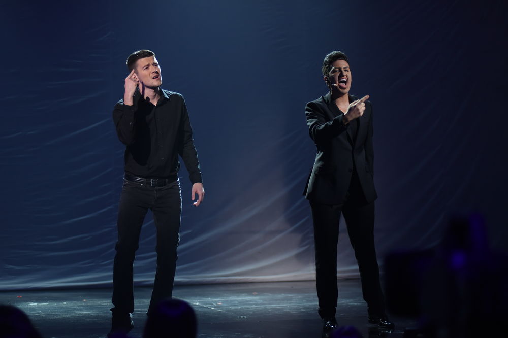 Kajo, ti li si? Pogledajte vrhunsku imitaciju pevačice koja je u fulu skinula svog kolegu! (FOTO)