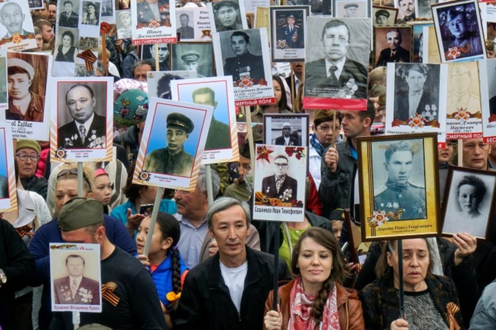 Znate li šta je besmrtni puk? Danas je prošao celim svetom (FOTO) (VIDEO)