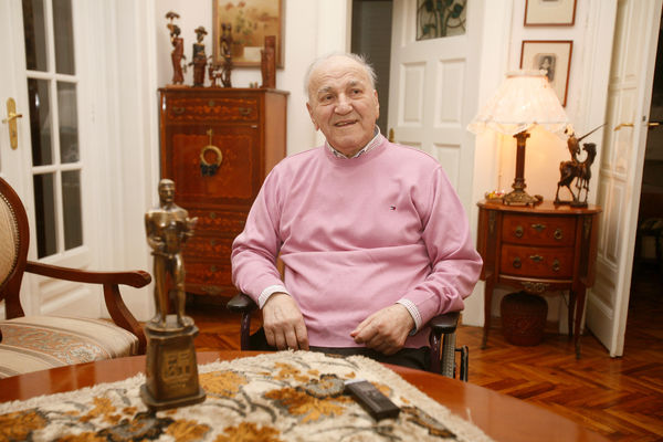 Tužno... Ne želi da prihvati gubitak: Bata je umislio da još ima nogu! (FOTO)