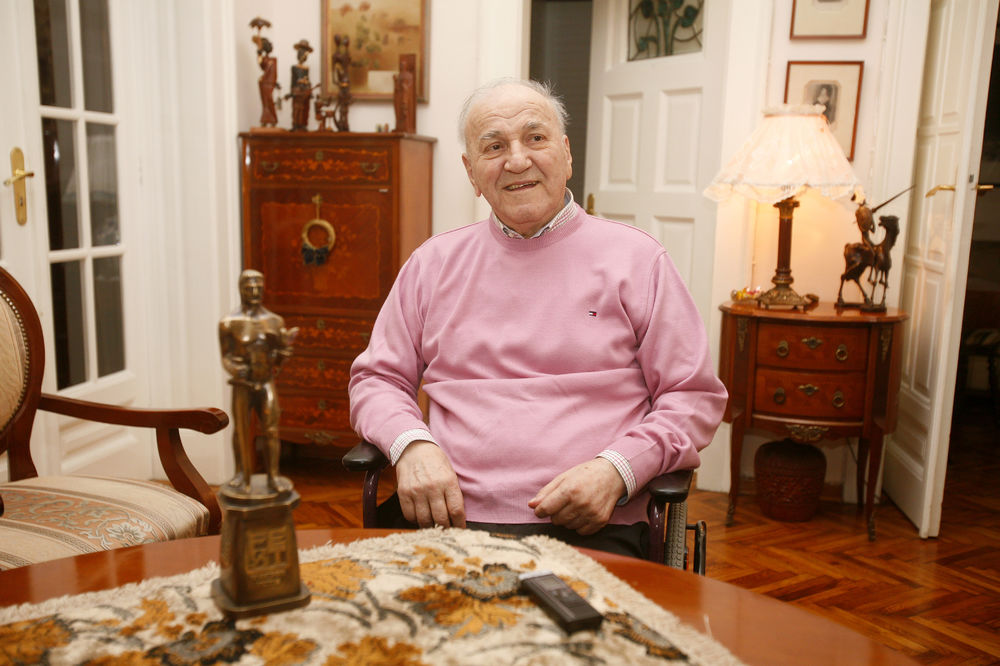 Tužno... Ne želi da prihvati gubitak: Bata je umislio da još ima nogu! (FOTO)