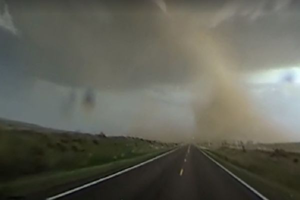 Lovac na oluje: Vodi vas u centar velikog tornada (VIDEO)