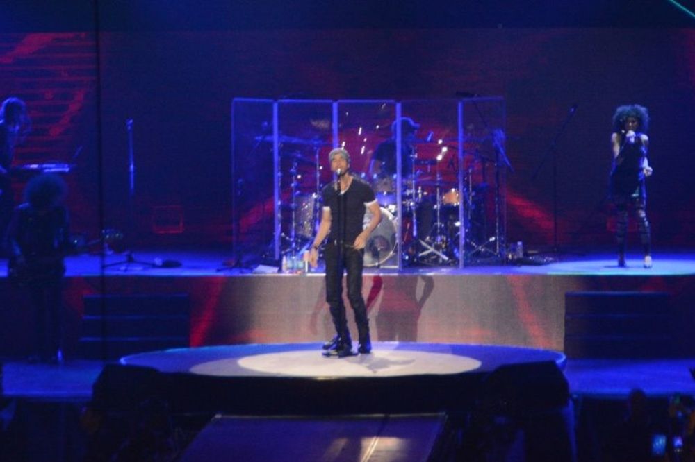 Srpkinje poludele za Enrikeom: On peva, one uzdišu i vrište! (FOTO) (VIDEO)