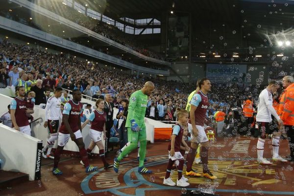 Apton park je video poslednji spektakl: Vest Hem se pobedom nad Junajtedom oprostio od legendarnog stadiona! (VIDEO)