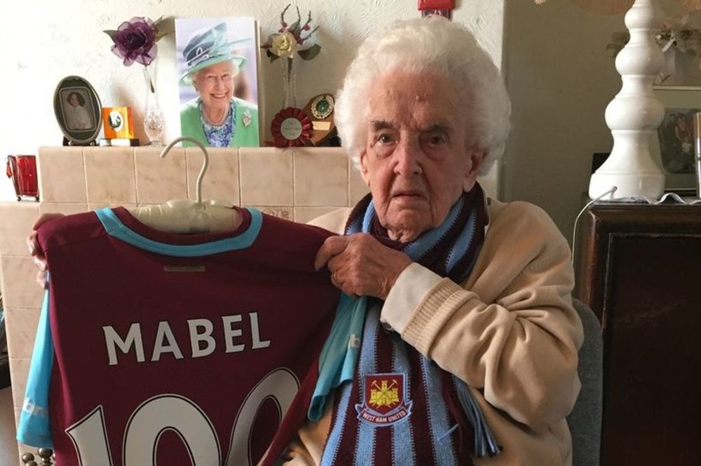 Bila je tu i kada su padale nacističke bombe: Stogodišnja navijačica Vest Hema ispratila Apton park u istoriju! (FOTO)