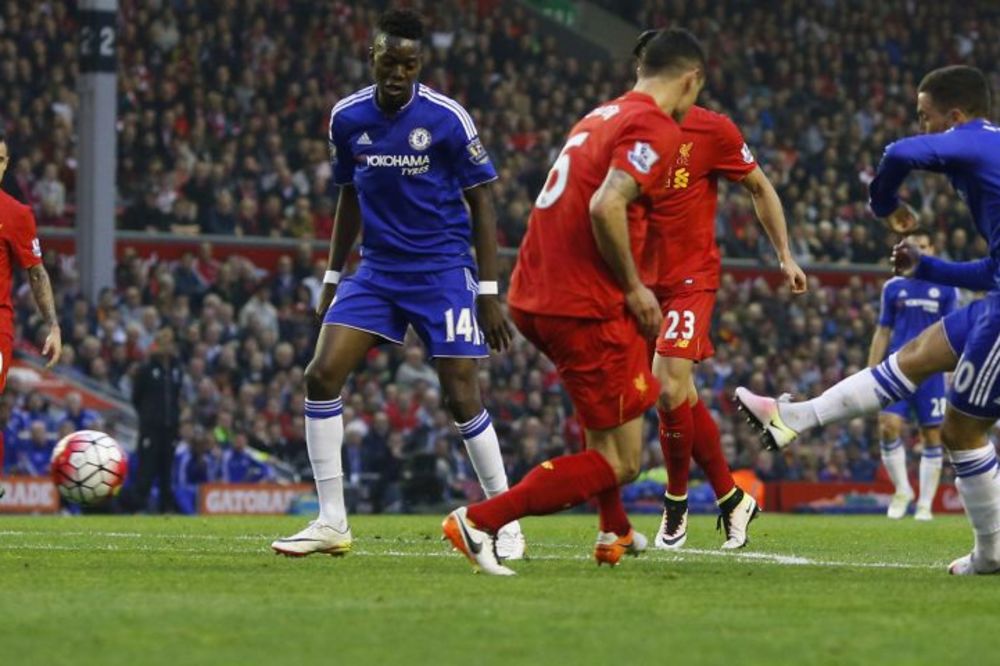 Majstorija utišala Enfild: Azar u stilu Maradone obrnuo čitavu odbranu Liverpula! (VIDEO)