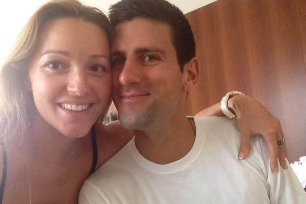 Ovakvu Jelenu još nismo videli... Noletova žena kao štreberka u bade-mantilu, a ispod ima... (FOTO)