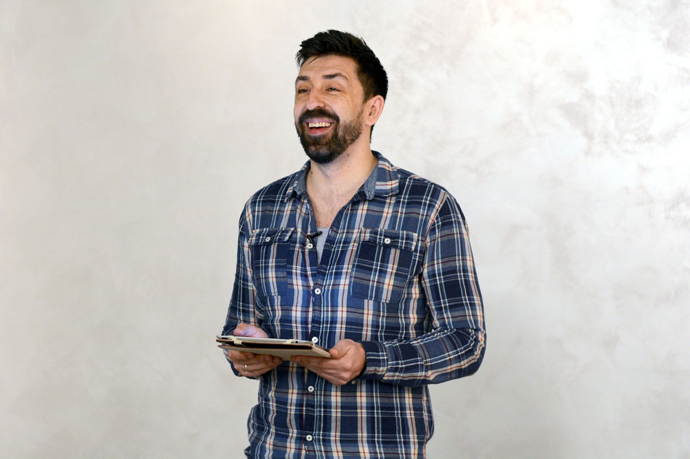 ESPRESO TVITER  Uho, grlo, Amidža: Kome to Ognjen nosom otvara tunjevinu? (VIDEO)