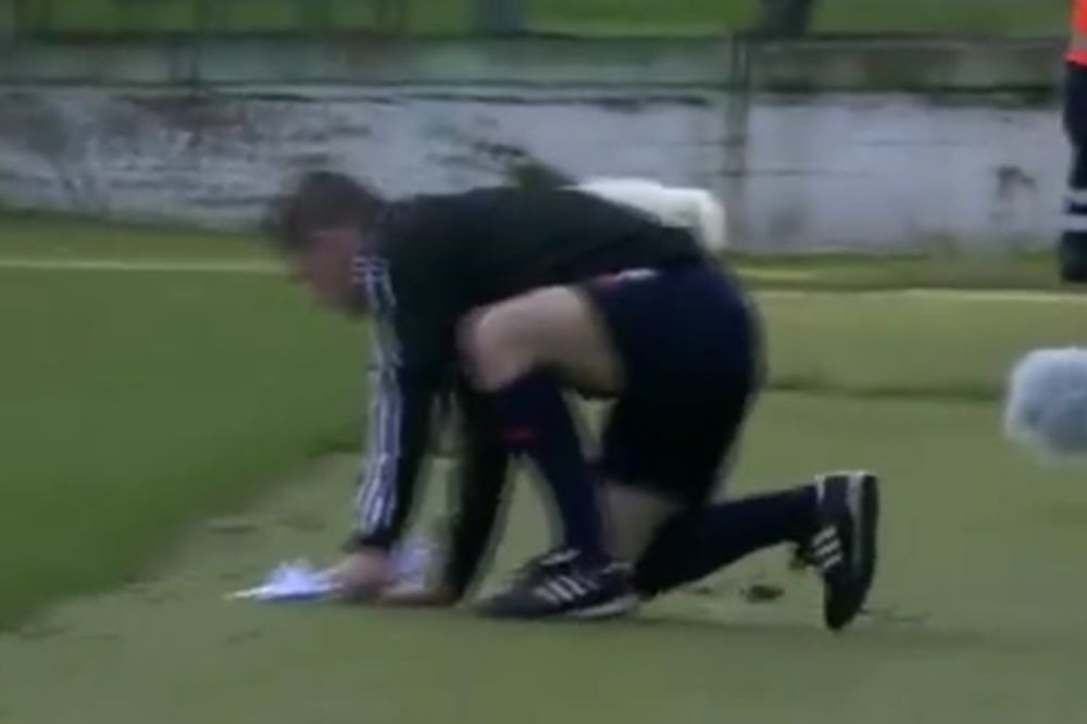 Koliko je dosadna češka liga kada sudija dolazi pijan na utakmicu? (VIDEO)