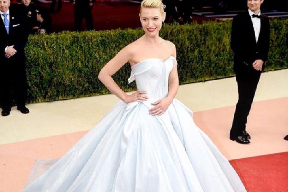 Ovo još niste videli: Preko dana je obična haljina, ali uveče...! (FOTO) (VIDEO)