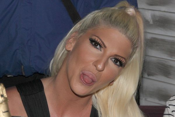 Digni ga još maaalo: Nije vic, JK nam je otvorila šlic! (FOTO)