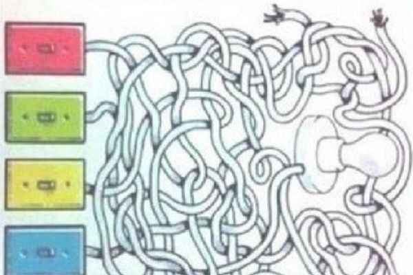 Novi zadatak muči internet: Koja utičnica pali sijalicu? (FOTO)