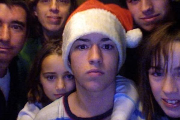 8 godina je snimao selfije svaki dan: Rezultat će da vas obori s nogu! (VIDEO)