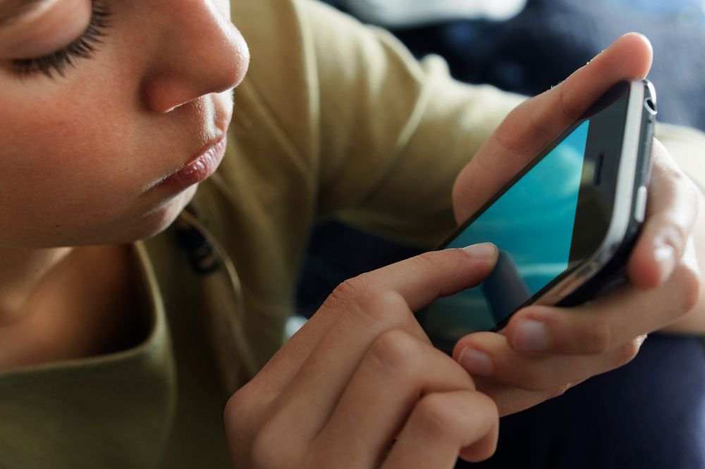 Kako da jednim potezom uklonite 100 odsto bakterija sa vašeg telefona