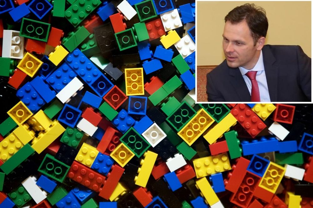 Siniša Mali dobio komplet Lego igračaka pravljen specijalno za njega! (FOTO)