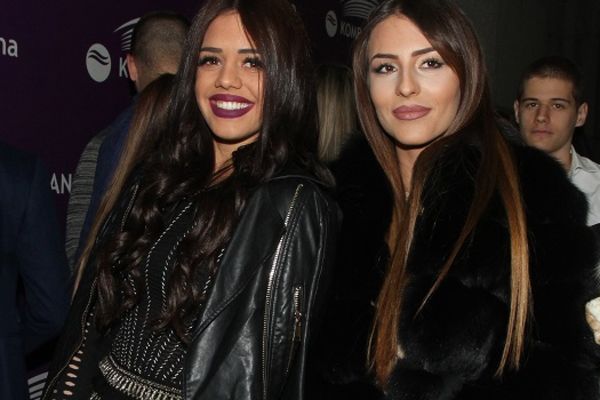 Svi pričaju samo o Maši, ali ona ima i švecu koja nju i Anastasiju šije za dve dužine! (FOTO)