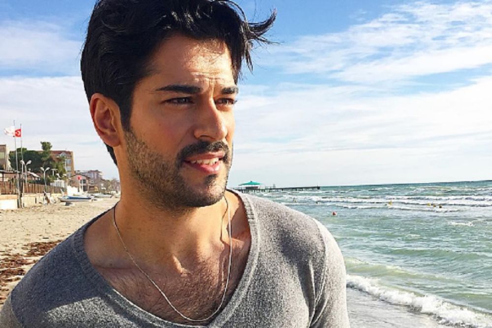 Zaprosio ju je i rekla je da! Žene, zaboravite Bali Bega! (FOTO)