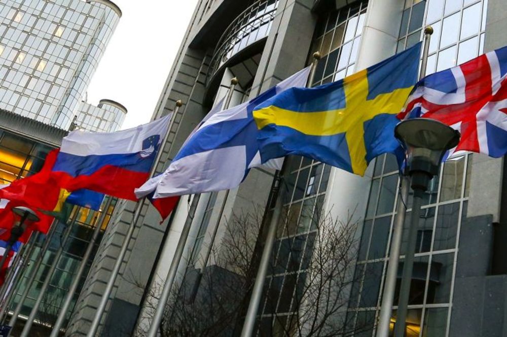 Polomićete jezik ako samo pomislite da ih izgovorite: 10 najdužih evropskih reči (GIF)