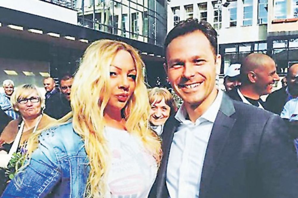 Mali uhvaćen s trandžom! Seks s njom/njim košta i do 450 evra!